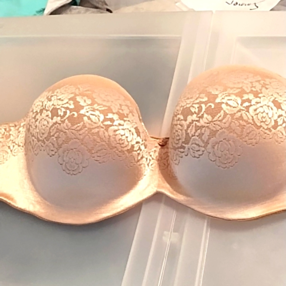 Soma 44D STUNNING SUPPORT Strapless Bra molded cup underwire lined.